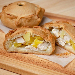 Курнички домашние с курицей из песочного теста 