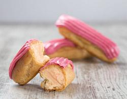 Пирожное Эклер малиновый с рикоттой, 150 гр (3шт) Пирожное Эклер малиновый с рикоттой, 150 гр (3шт)